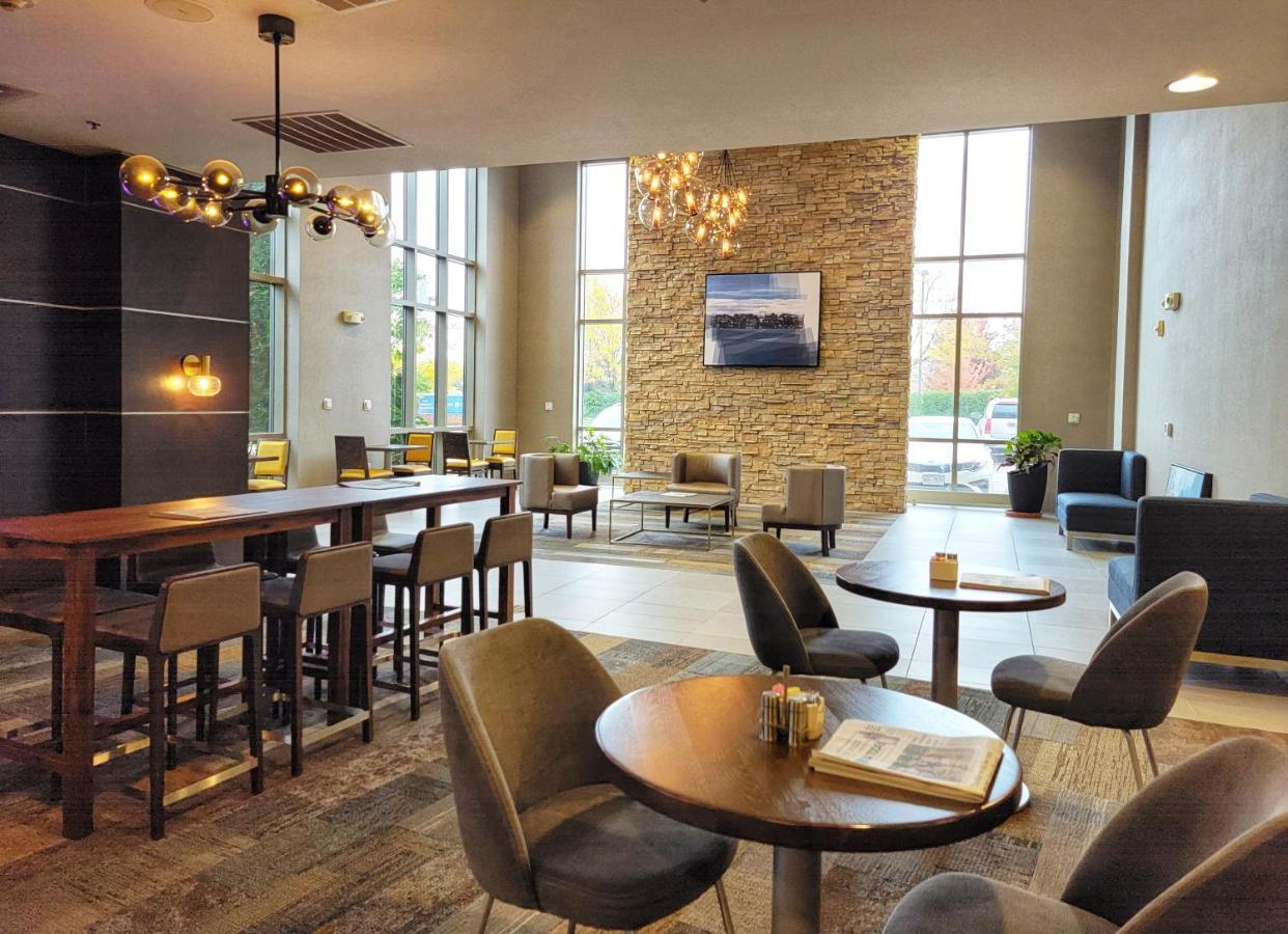 Hotel Cambria East