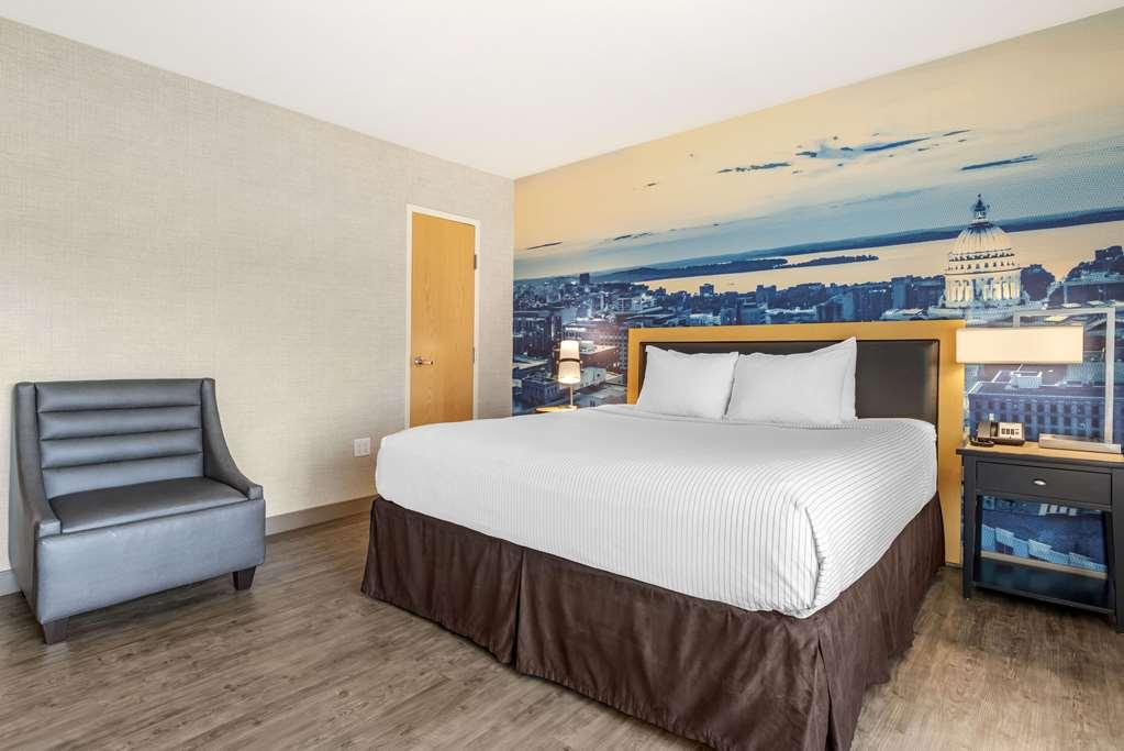 Hotel Cambria East 3*