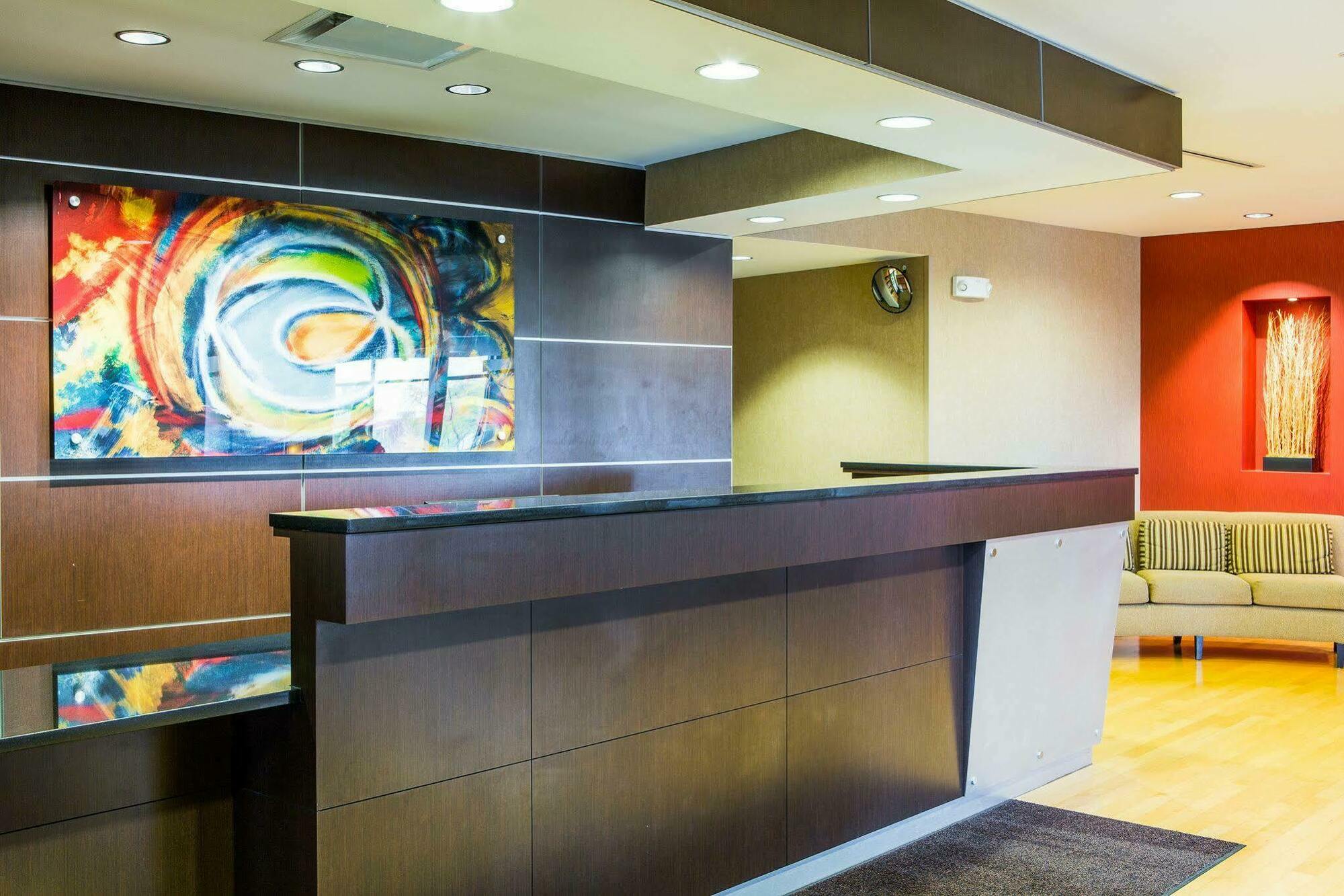 Hotel Cambria East