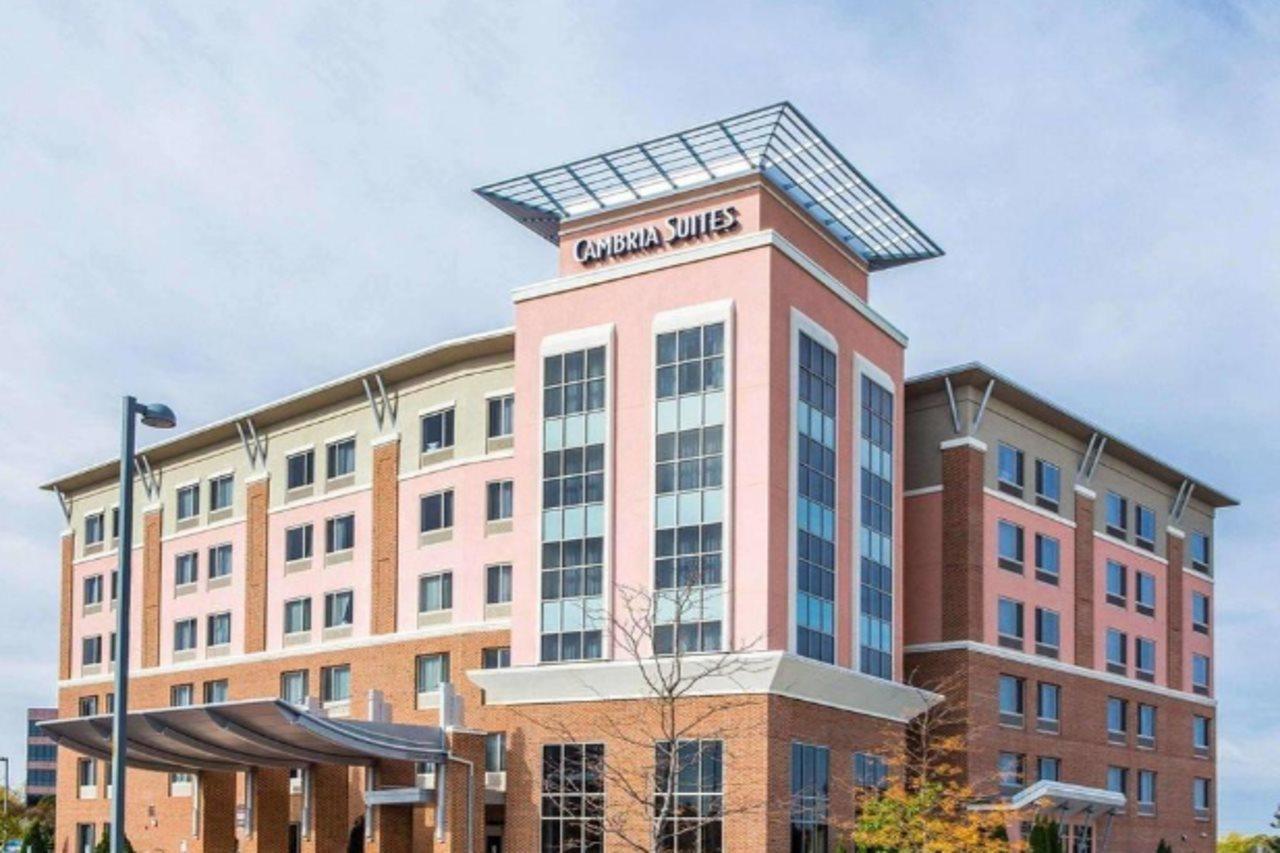 Cambria East Hotel 3*