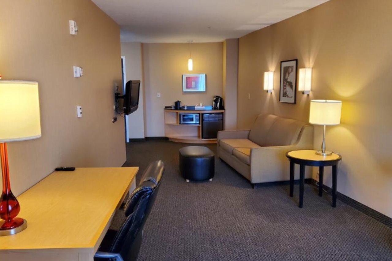 Hotel Cambria East Madison
