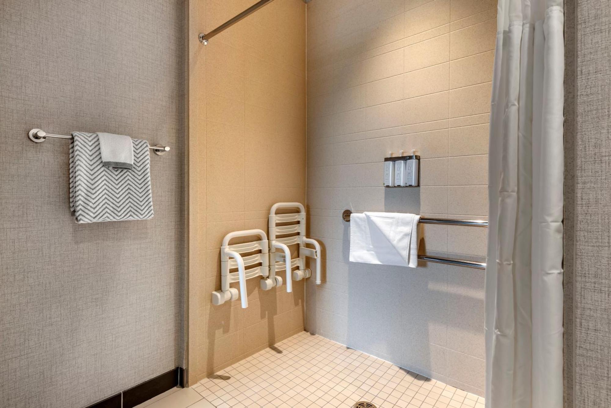 Hotel Cambria East Madison