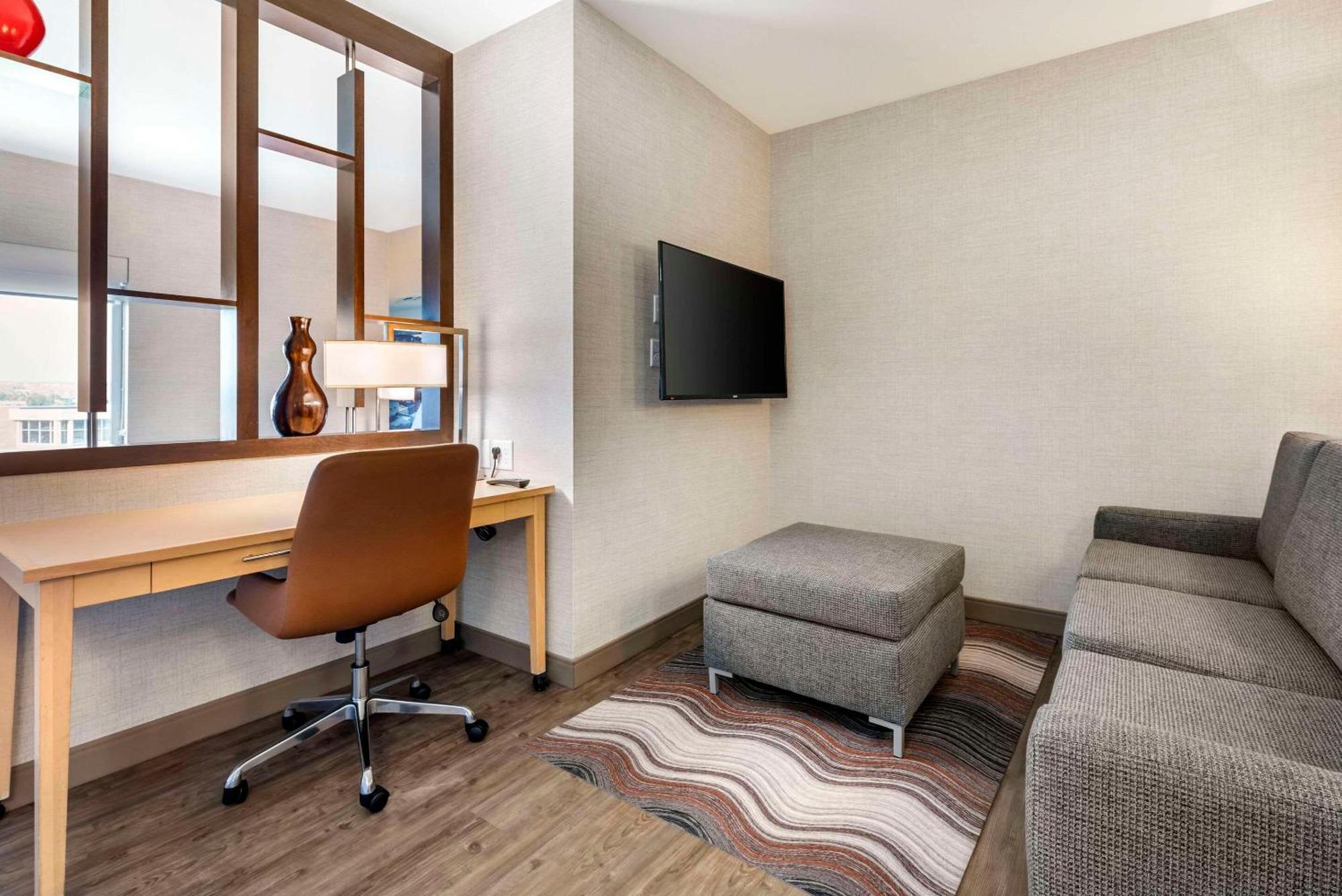 Hotel Cambria East 3*