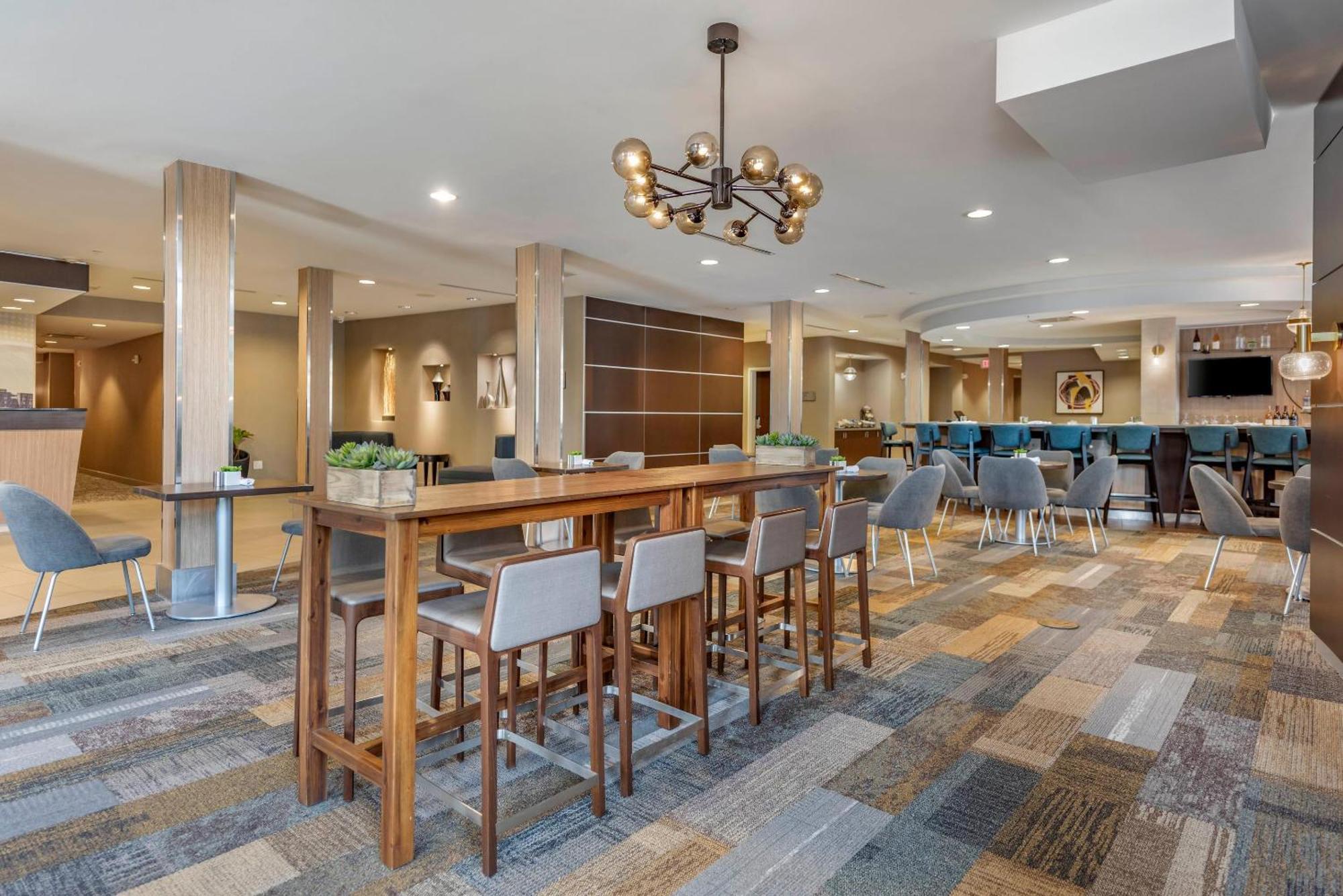 Cambria East 3* Madison