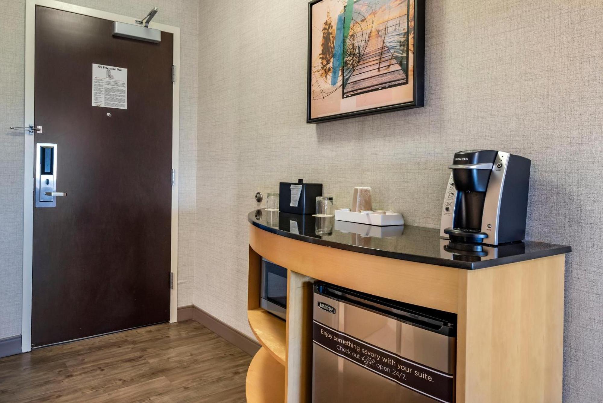Hotel Cambria East 3*