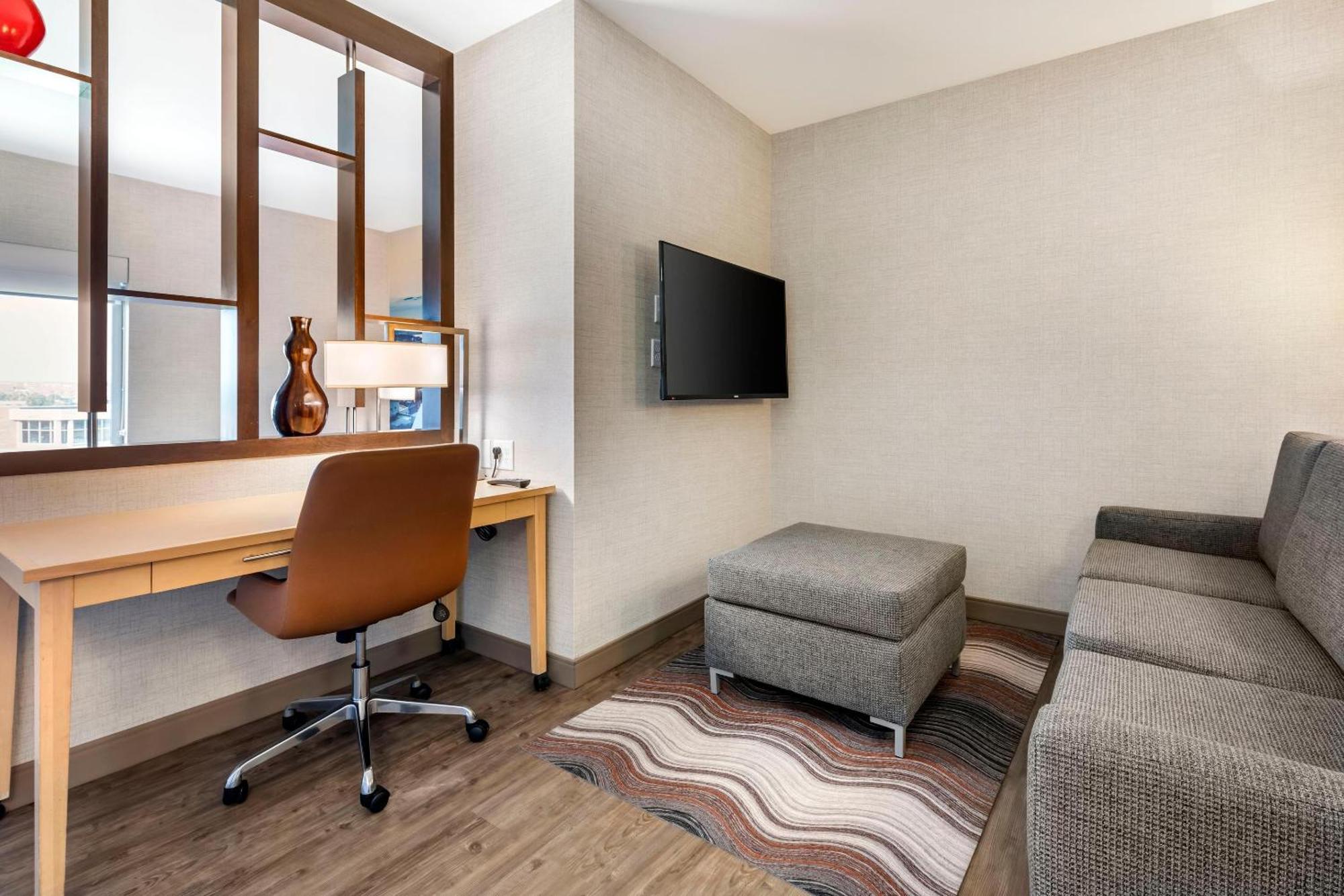 Hotel Cambria East 3*