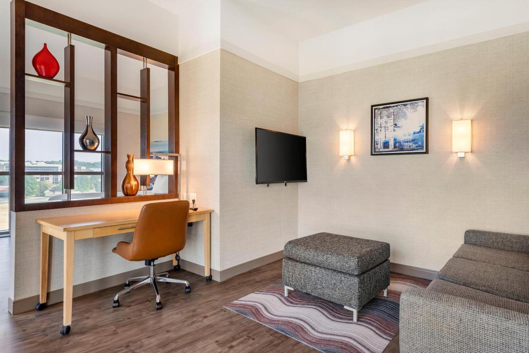 Hotel Cambria East Madison