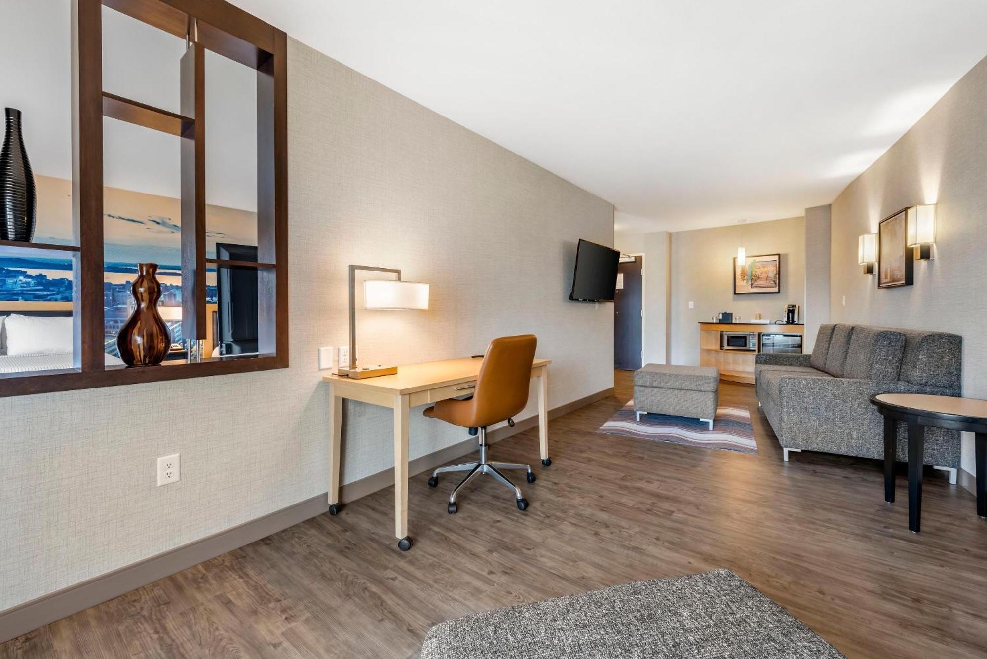 Cambria East 3*