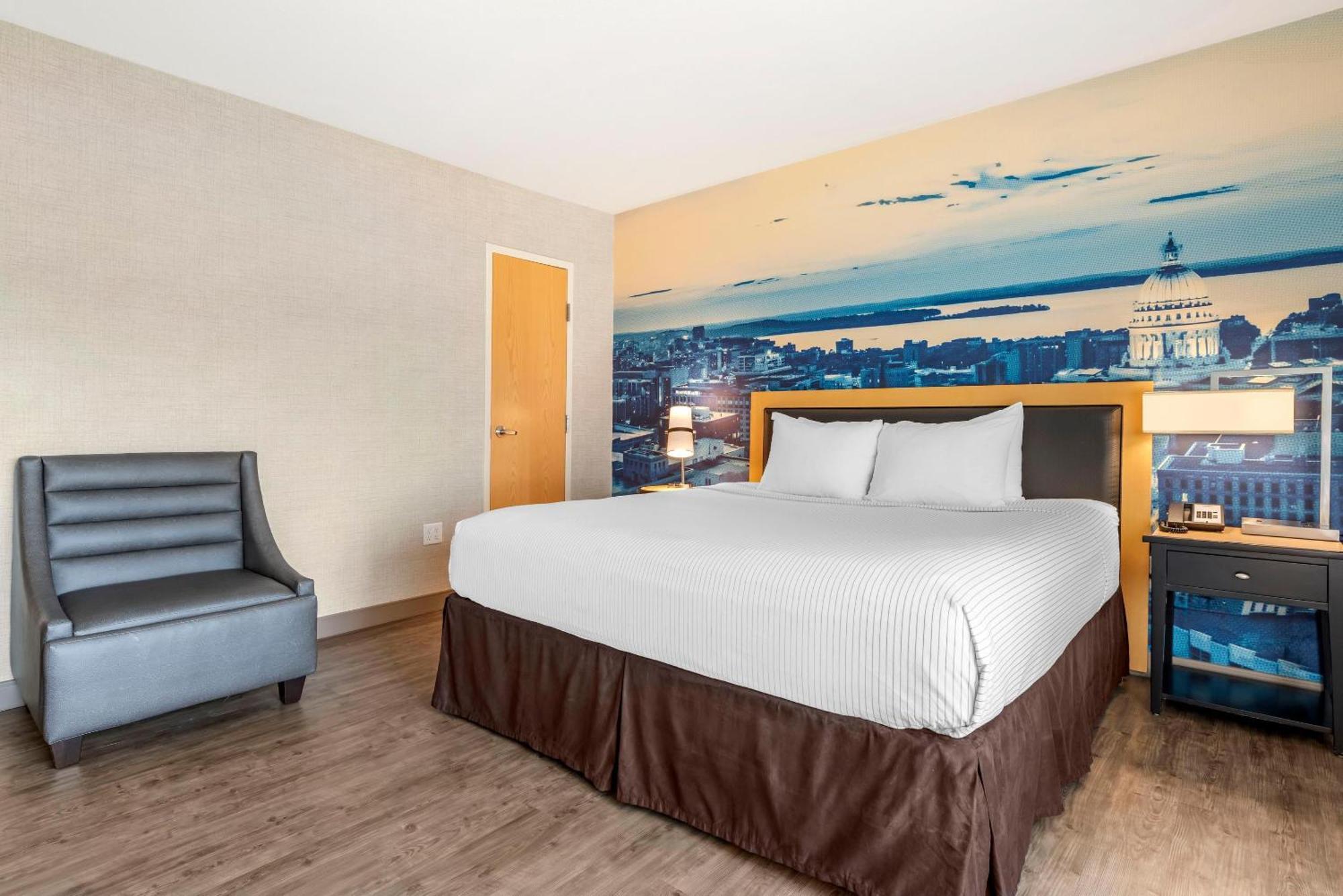 Hotel Cambria East 3*