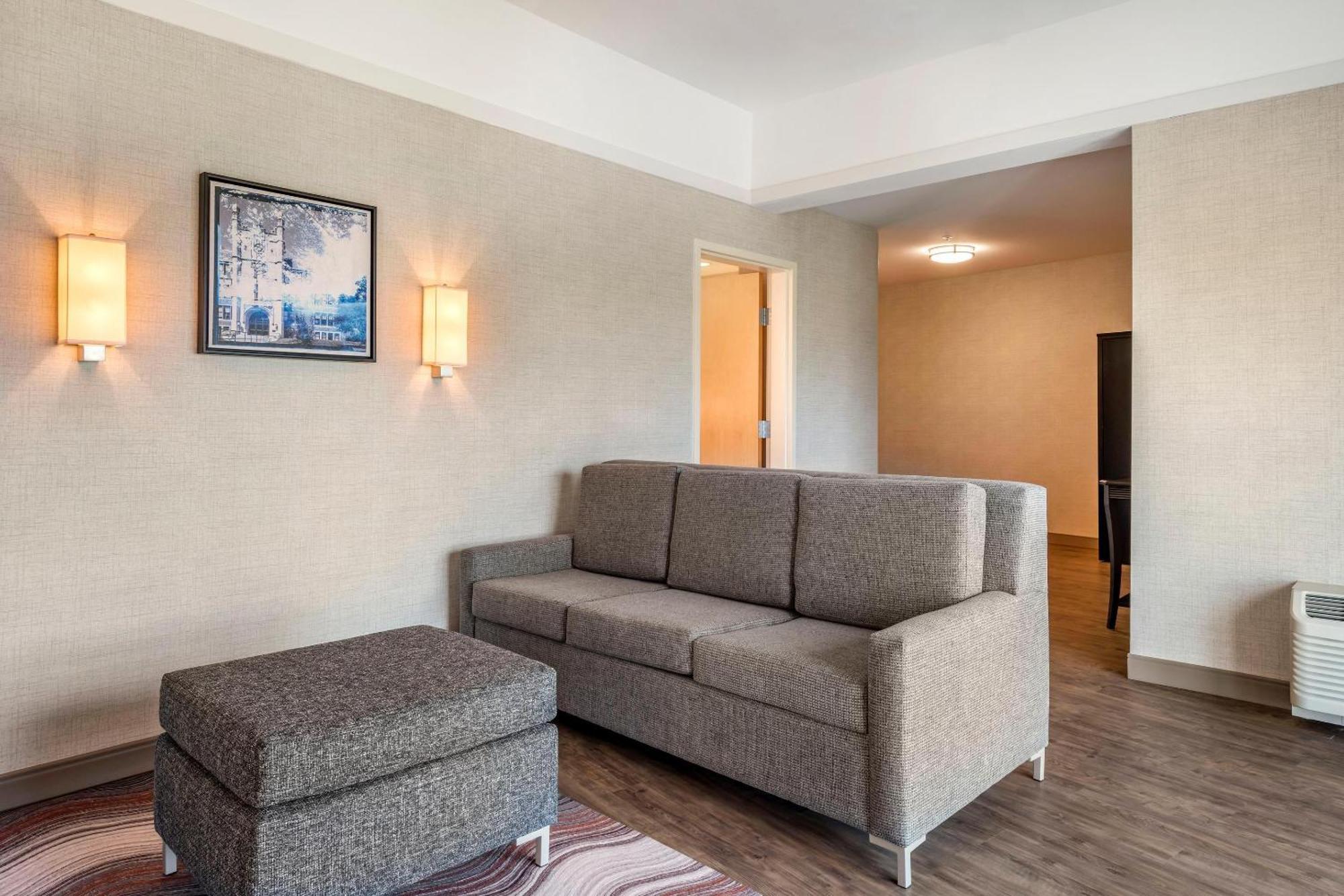 Hotel Cambria East