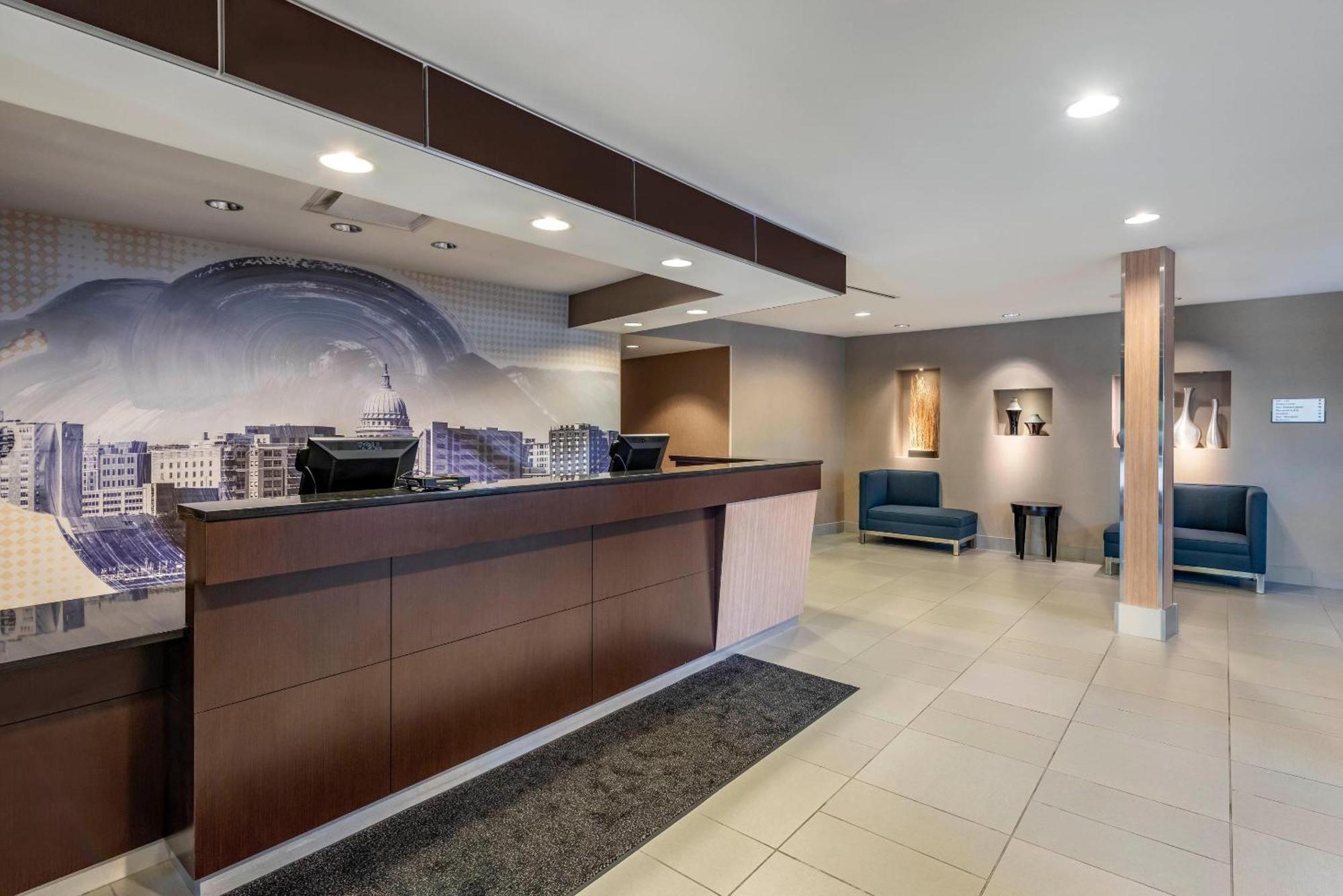 Hotel Cambria East Madison