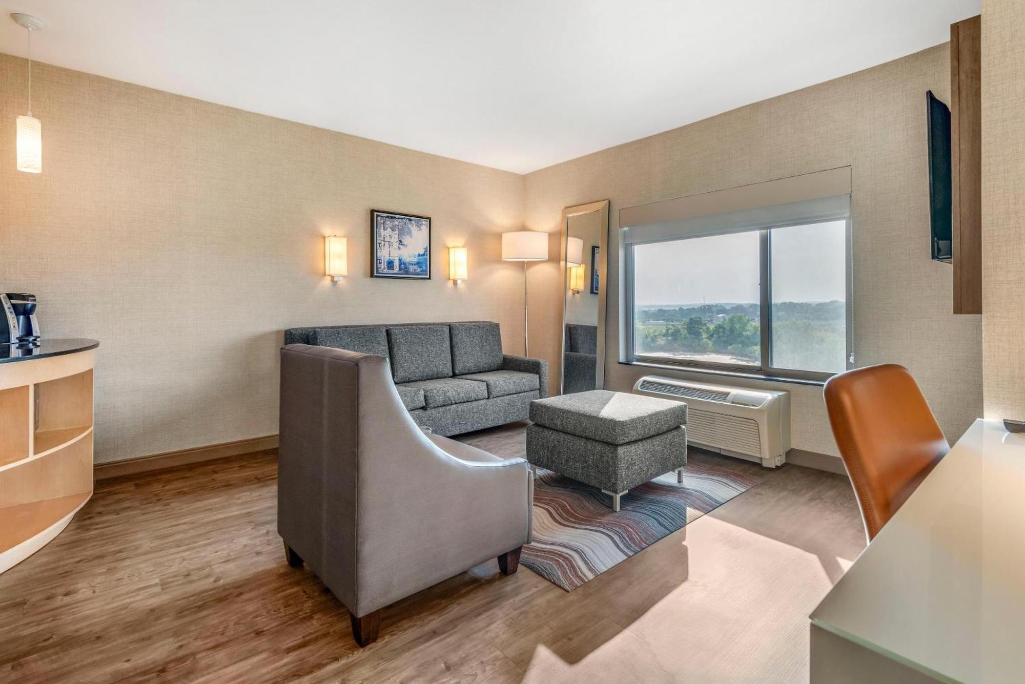Cambria East 3*